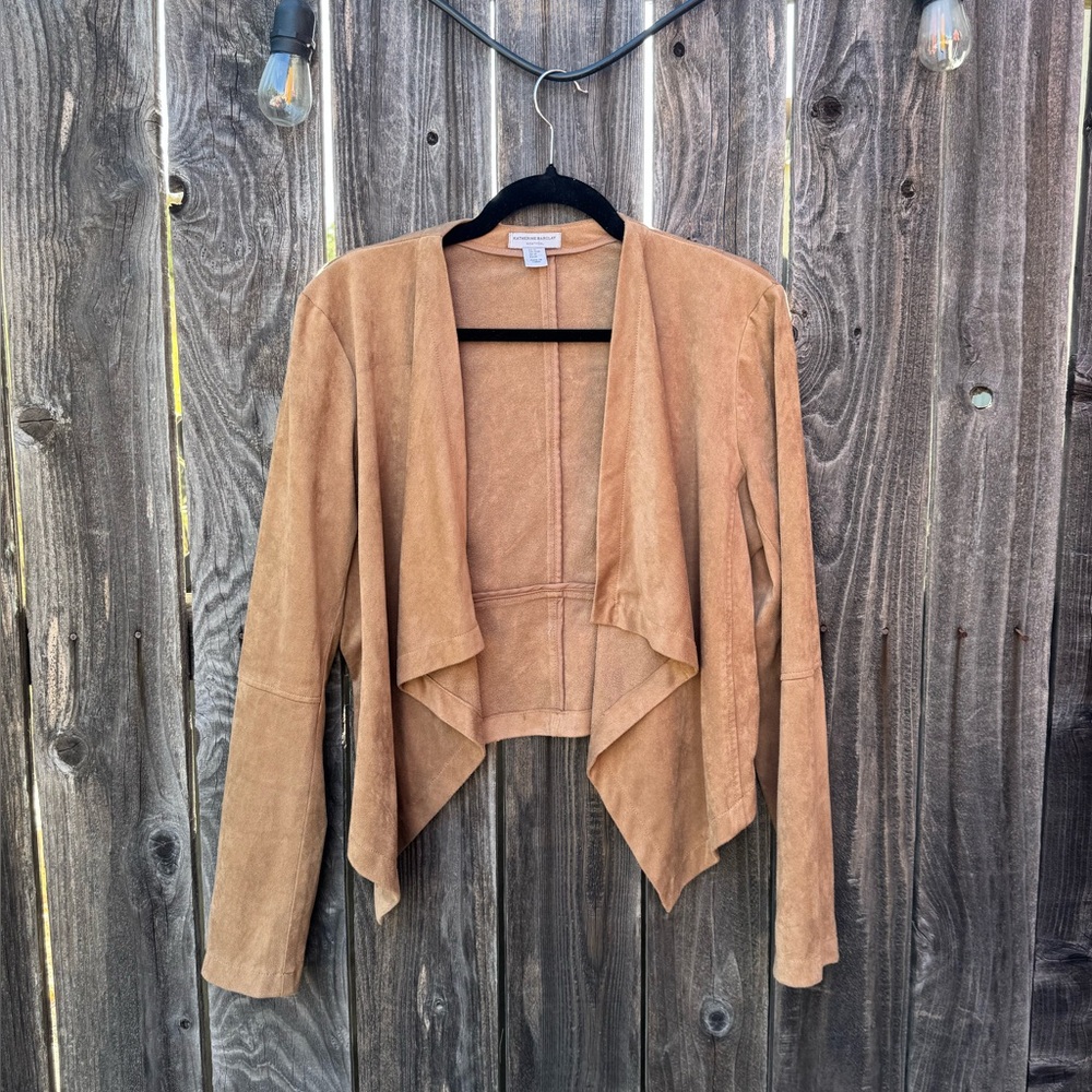 Katherine Barclay Asymmetrical Light Brown Faux Suede Cardigan Style Jacket med